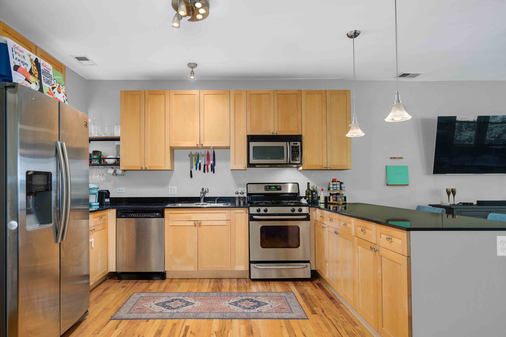 1341 W Granville Avenue Unit: 2