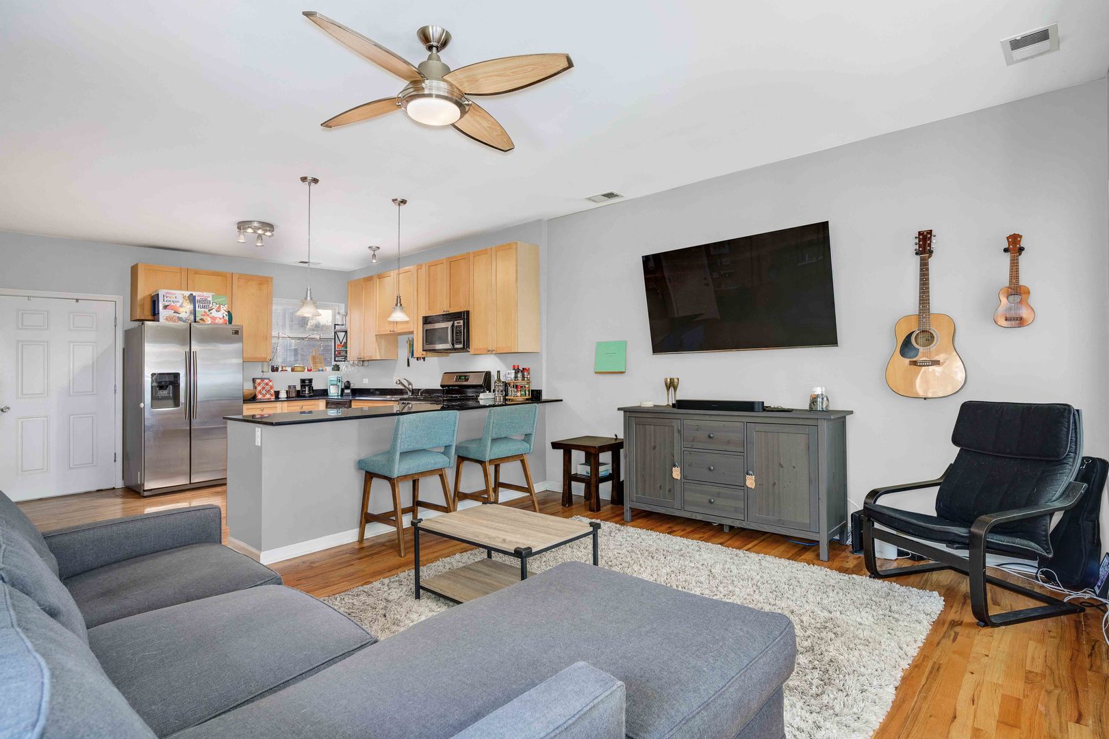 1341 W Granville Avenue Unit: 2