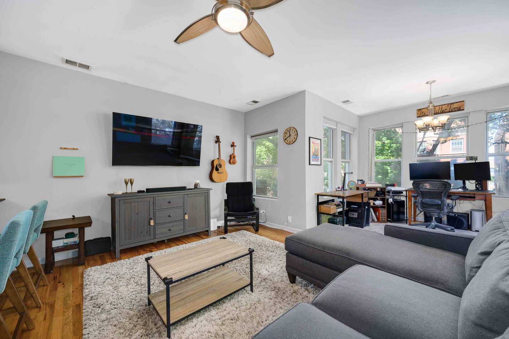 1341 W Granville Avenue Unit: 2