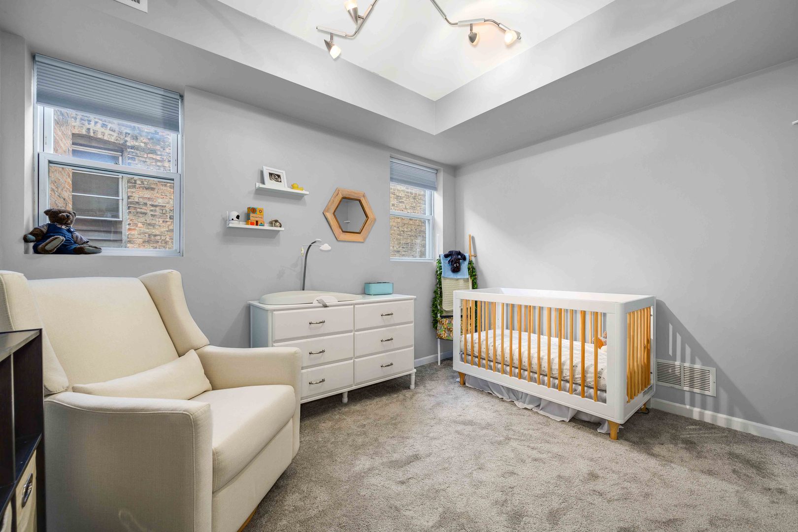 1341 W Granville Avenue Unit: 2