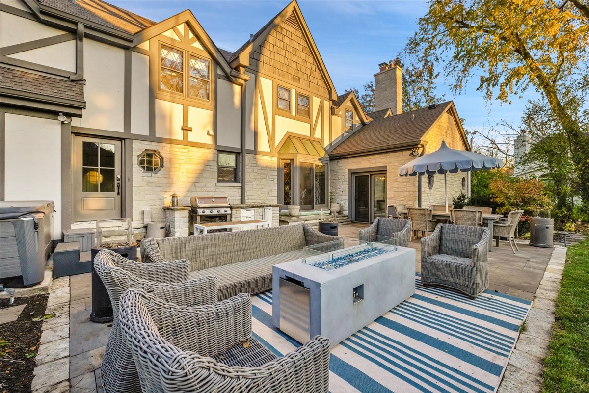 1S780 Country Club Lane