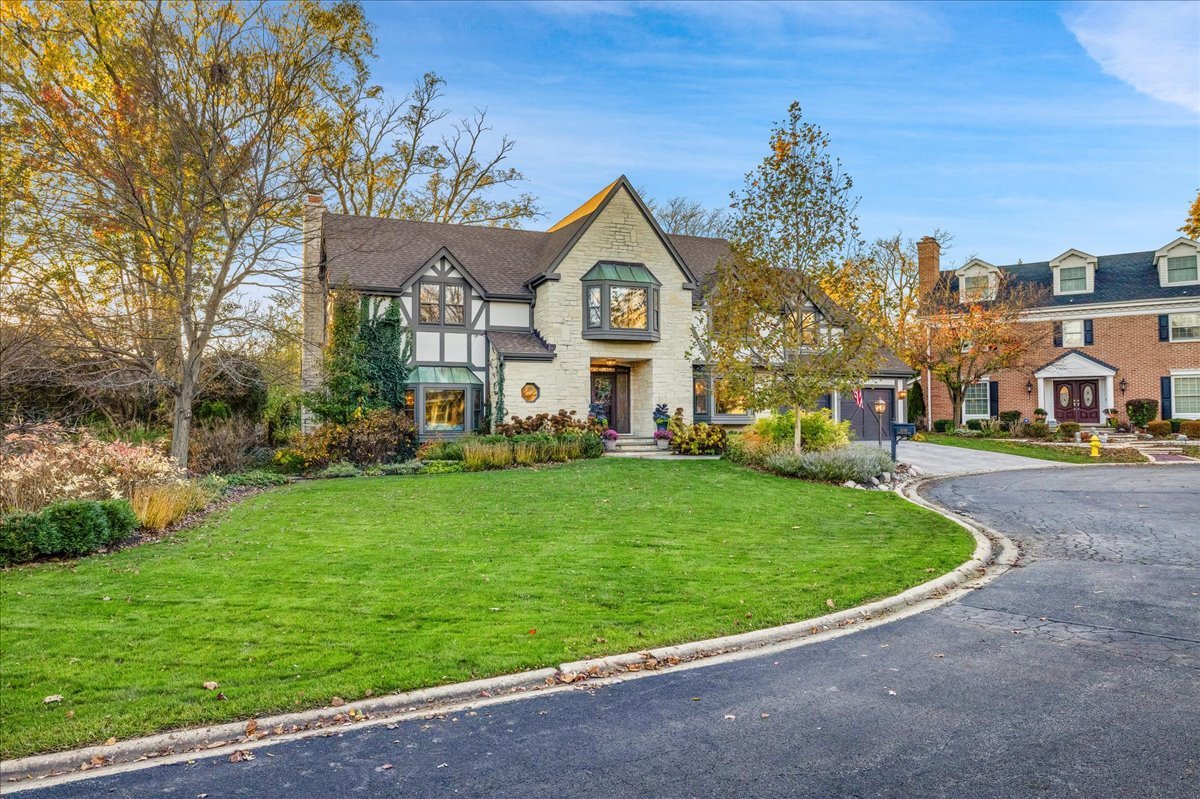 1S780 Country Club Lane