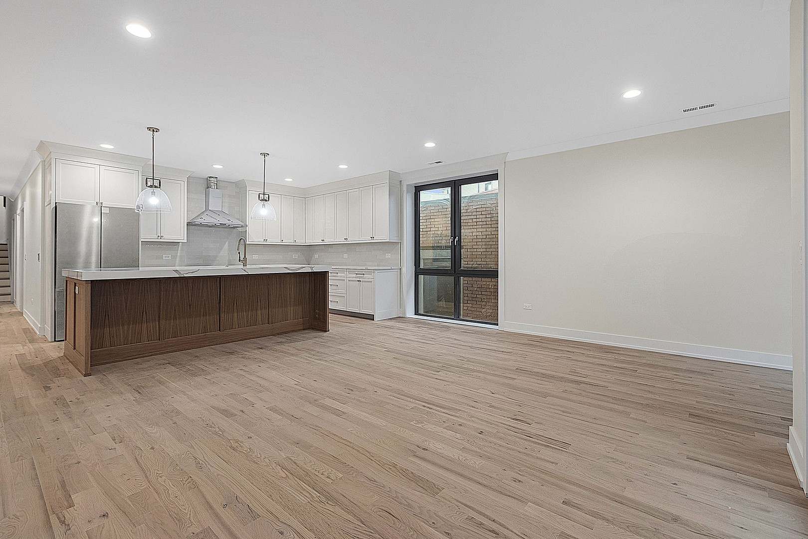 5015 N Lincoln Avenue Unit: 1S