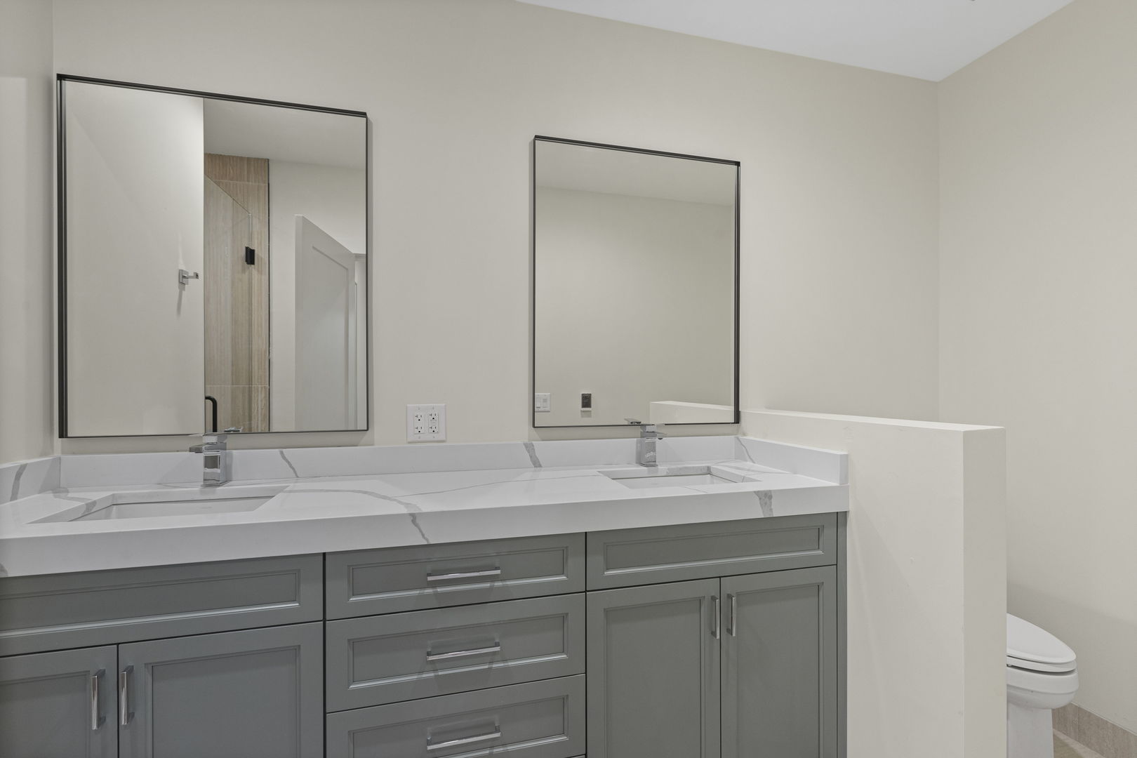 5015 N Lincoln Avenue Unit: 1S