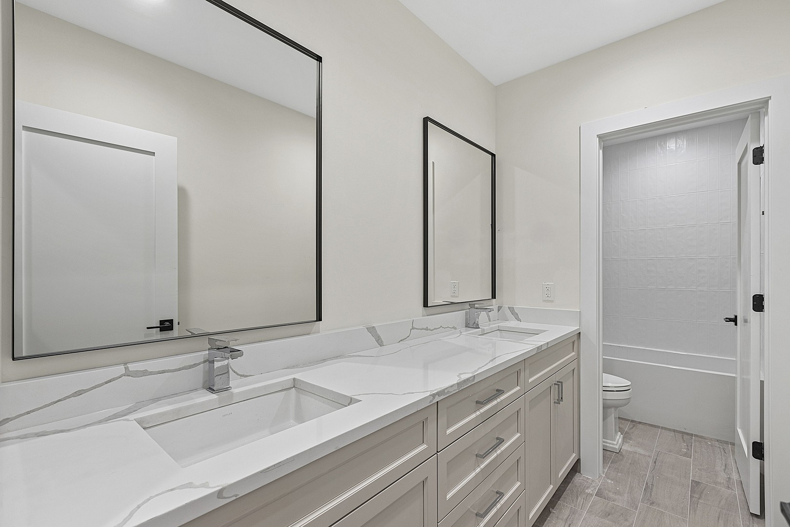 5015 N Lincoln Avenue Unit: 1S