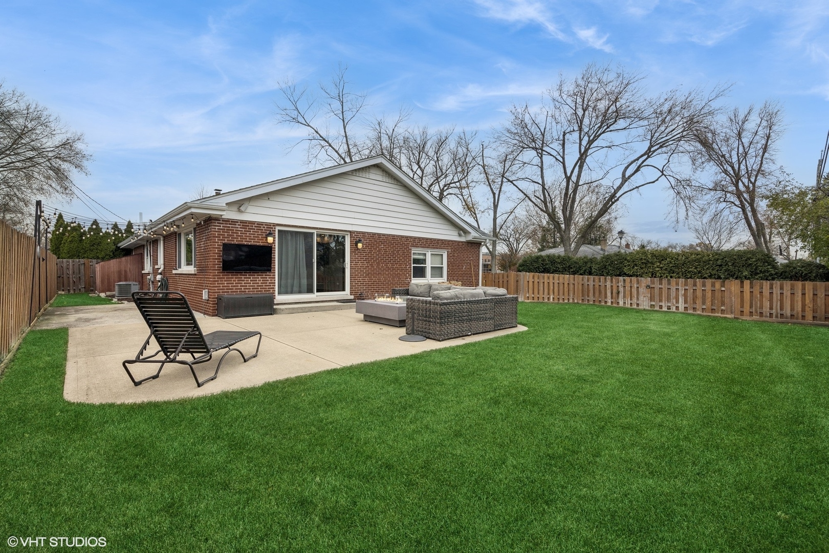 210 W Van Buren Street