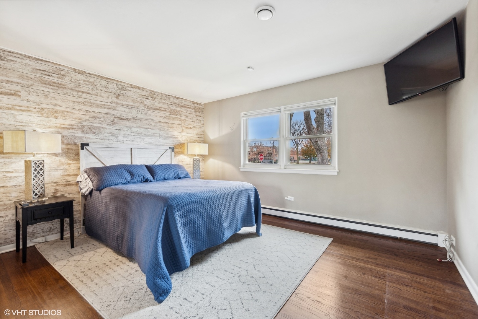 210 W Van Buren Street