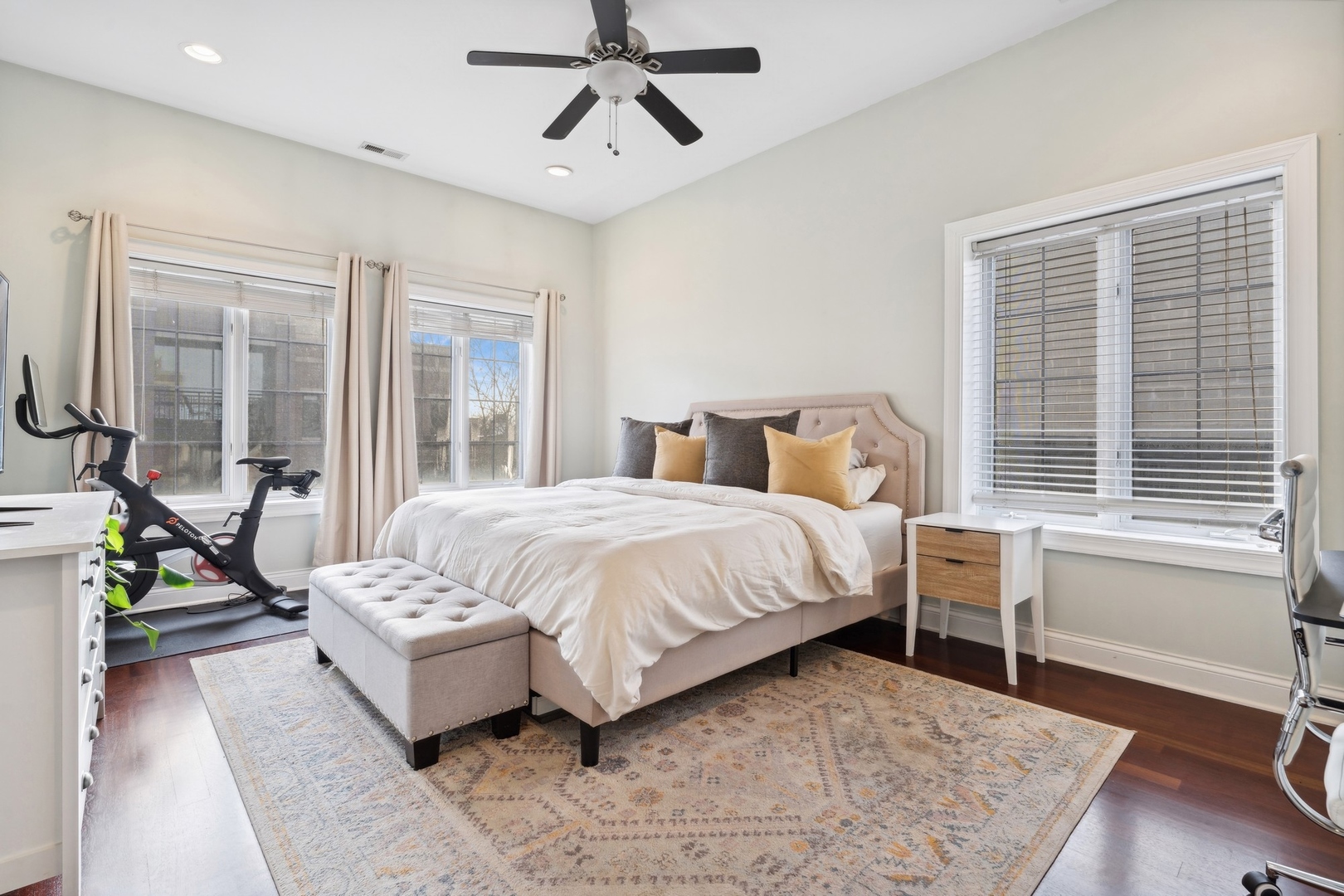 2130 W Belmont Avenue Unit: 4D