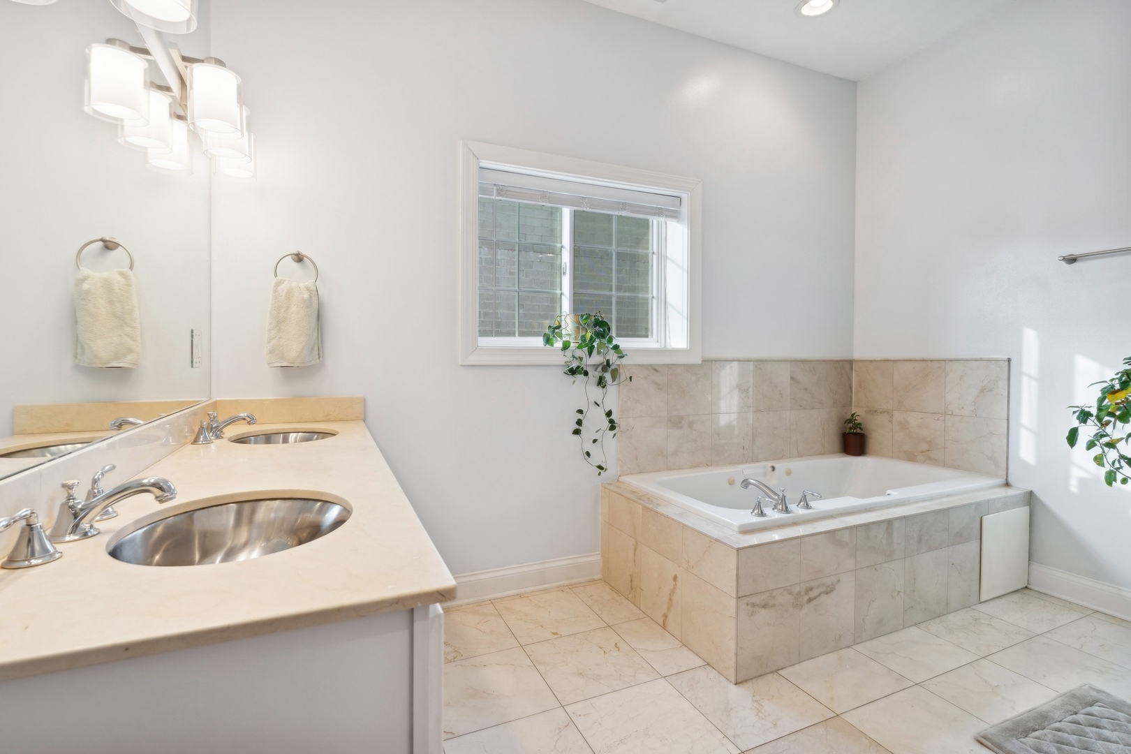 2130 W Belmont Avenue Unit: 4D