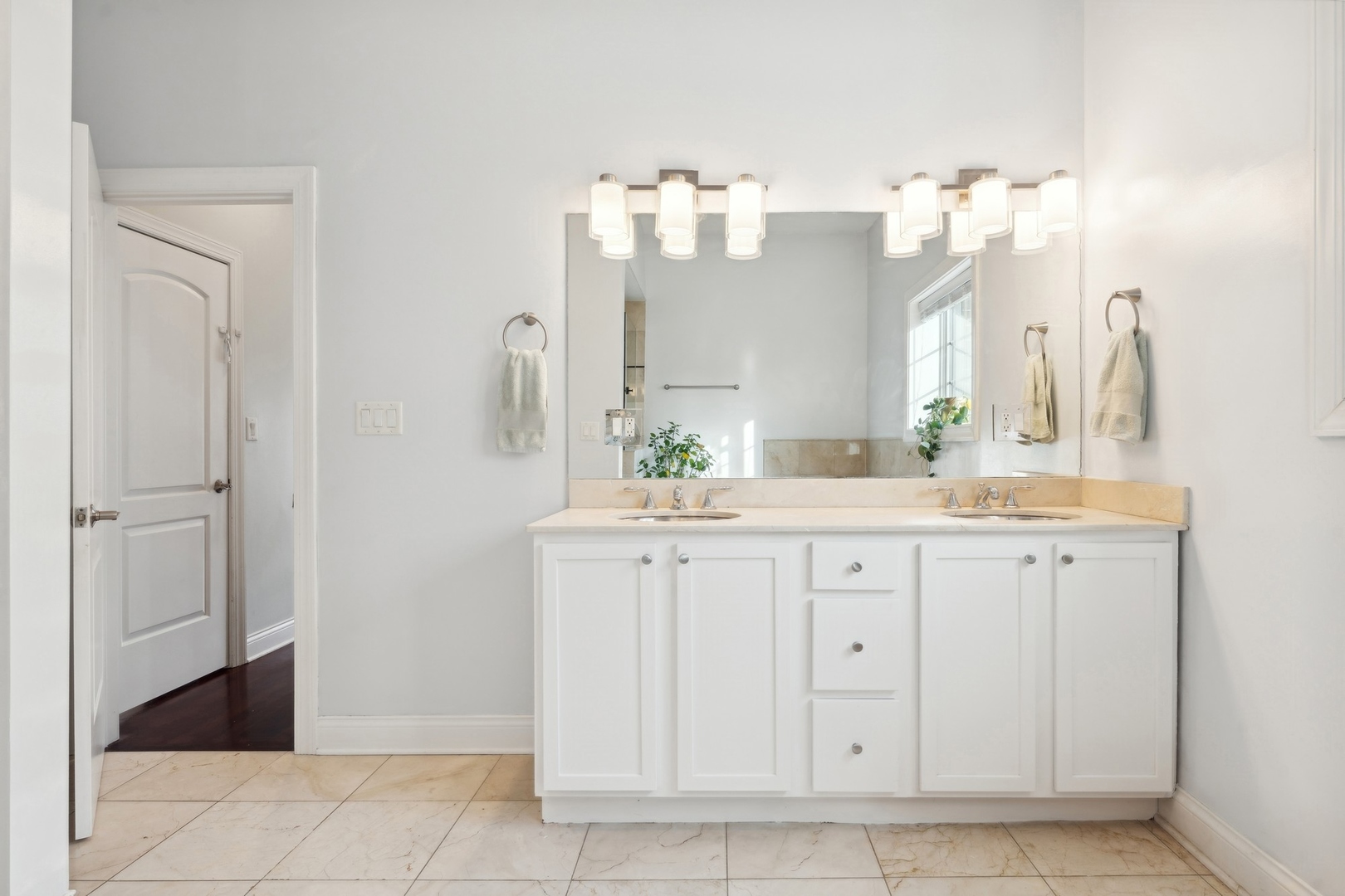 2130 W Belmont Avenue Unit: 4D