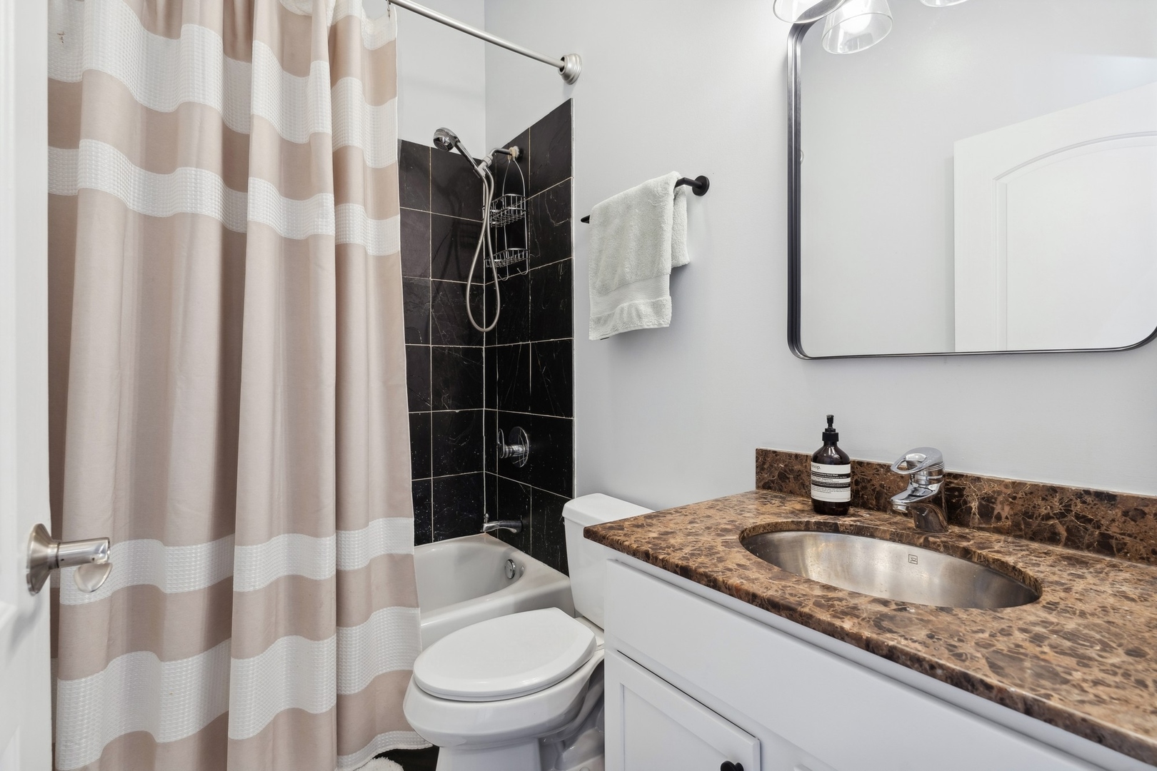 2130 W Belmont Avenue Unit: 4D