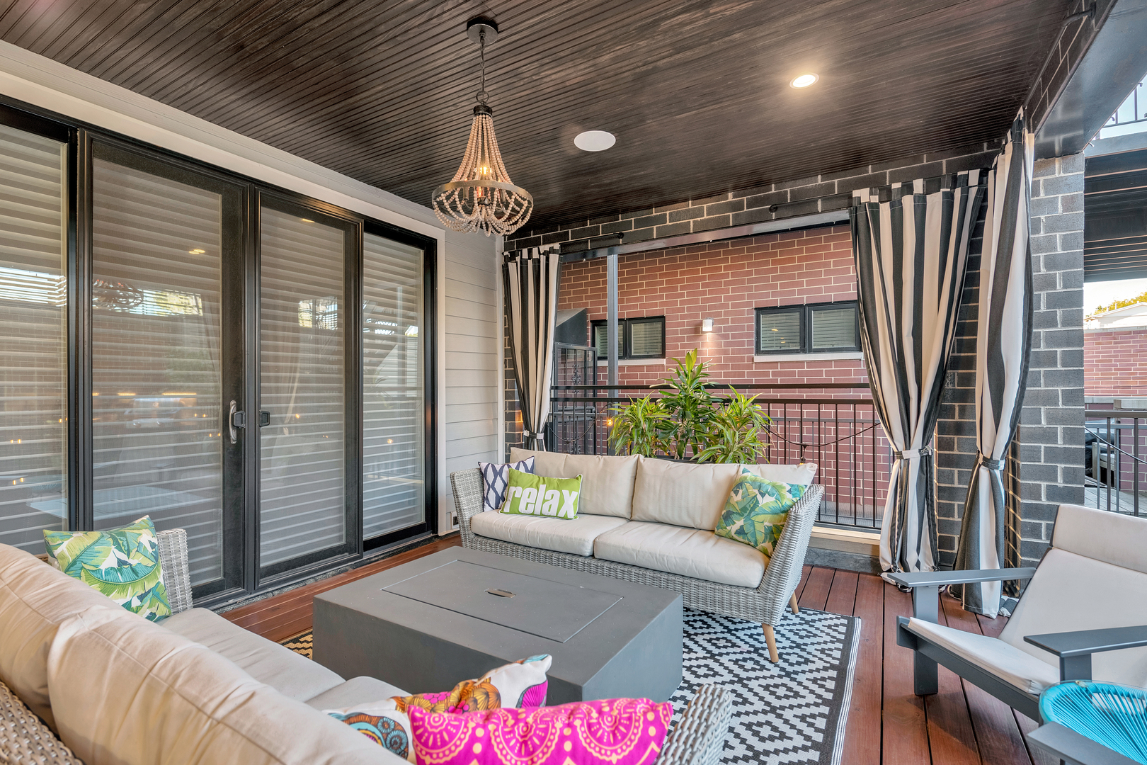 1228 W MELROSE Street Unit: 1