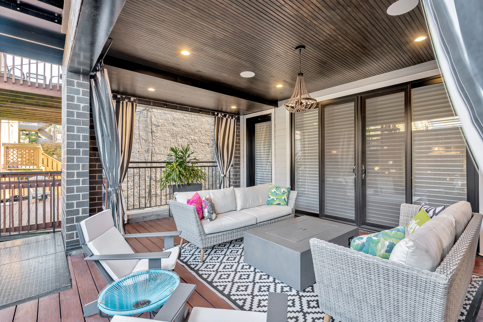 1228 W MELROSE Street Unit: 1