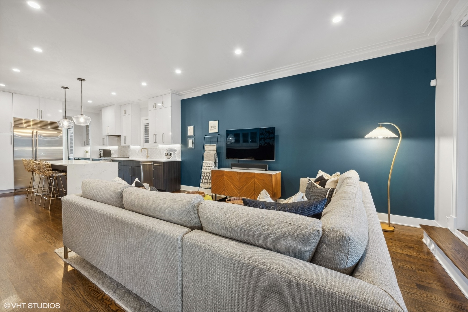 1228 W MELROSE Street Unit: 1