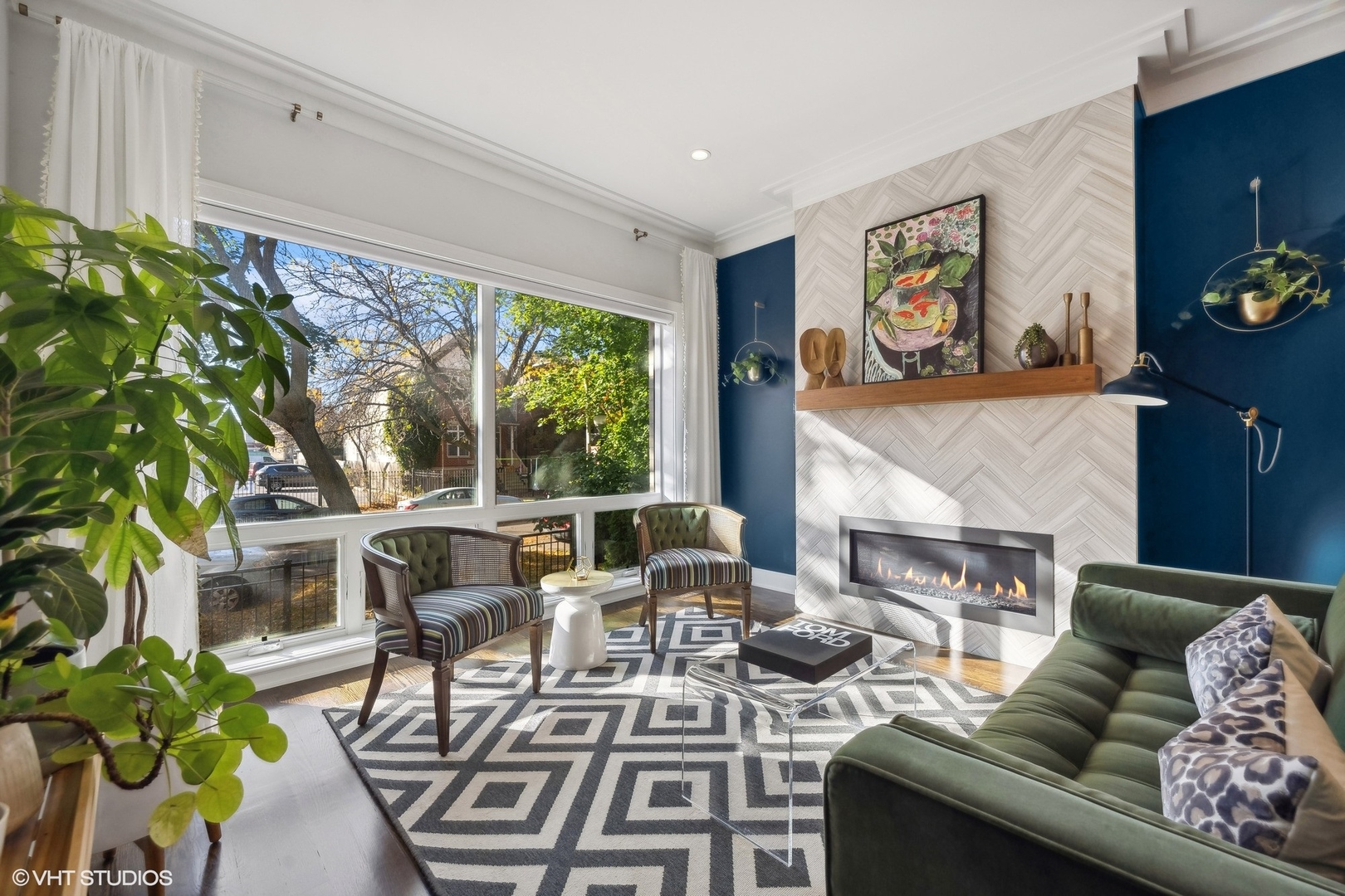 1228 W MELROSE Street Unit: 1