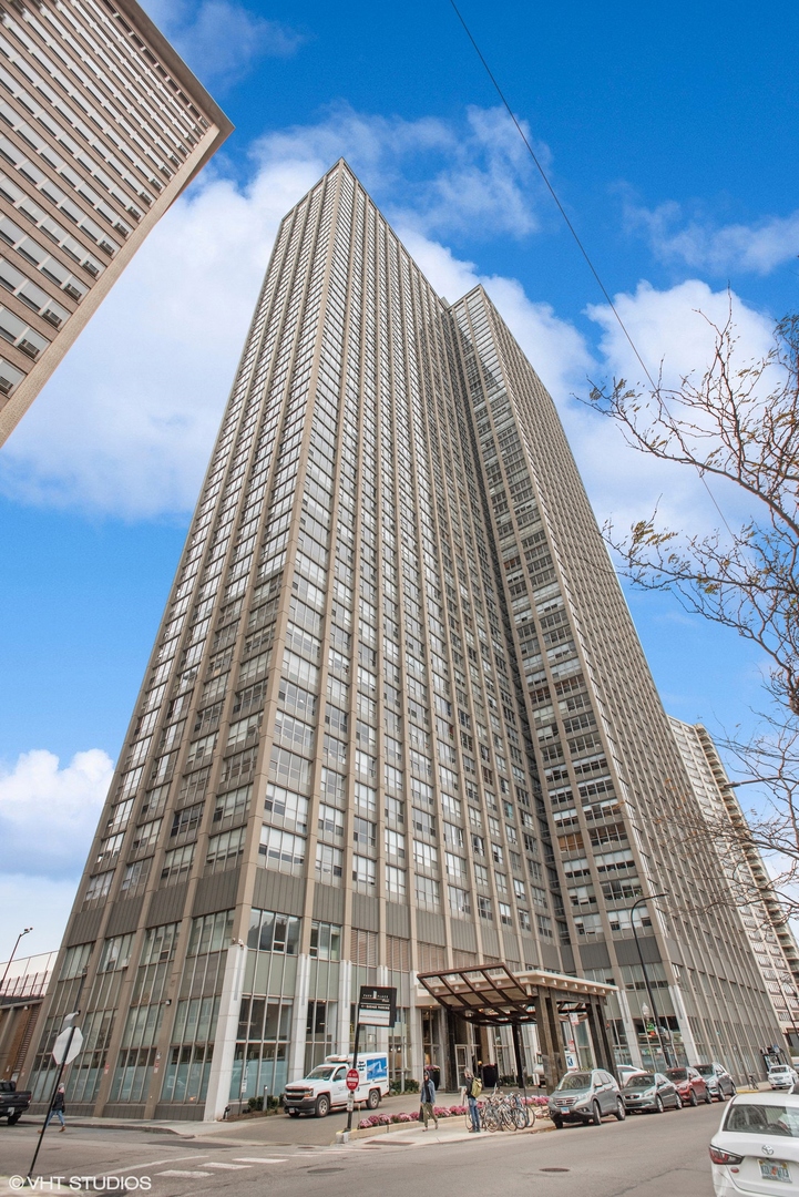 655 W Irving Park Road Unit: 5101
