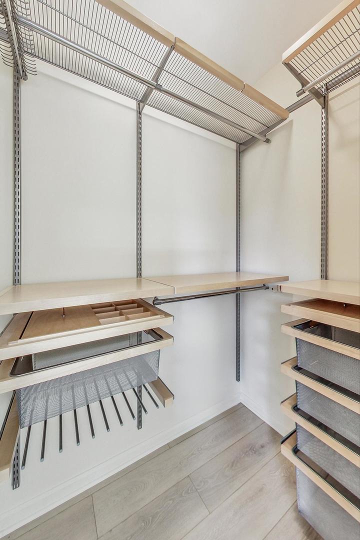 715 W BLACKHAWK Street