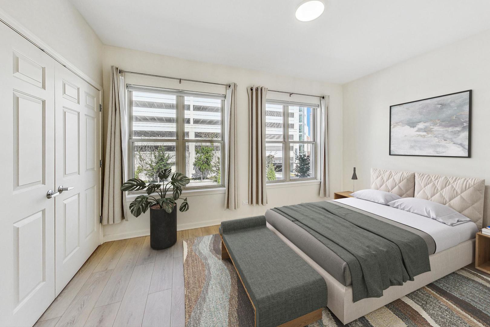 715 W BLACKHAWK Street