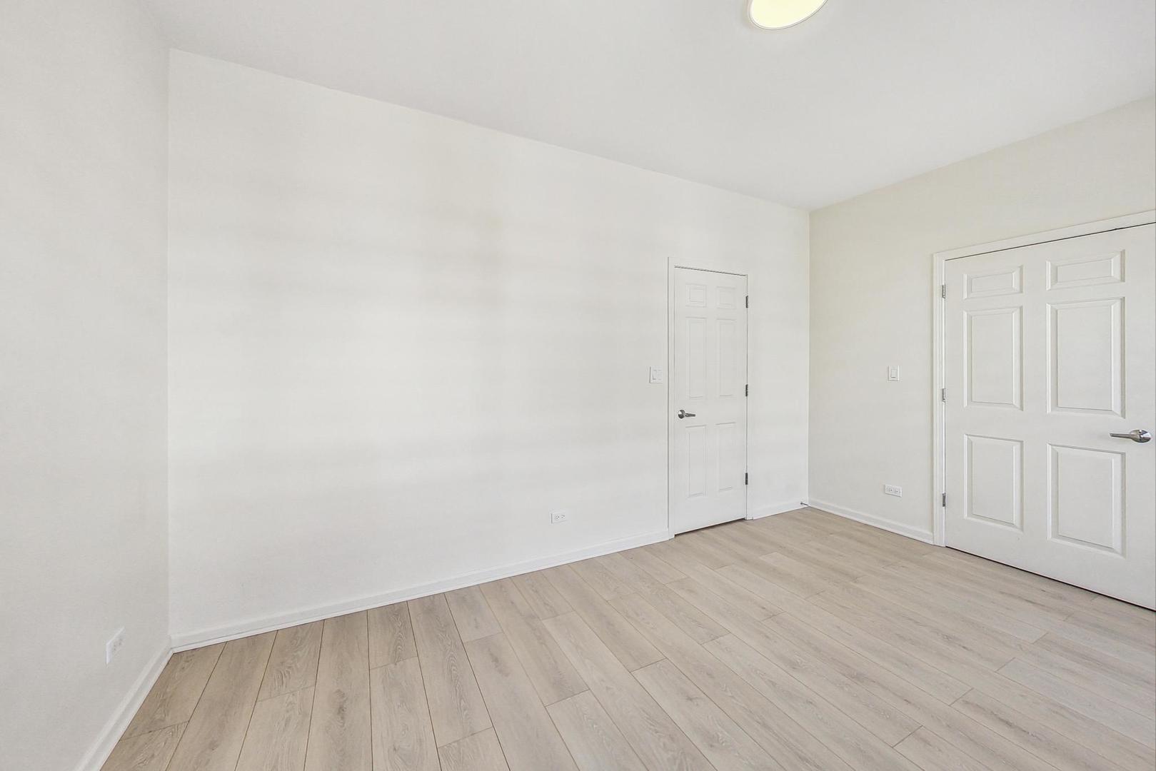 715 W BLACKHAWK Street