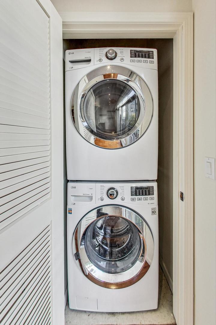 715 W BLACKHAWK Street