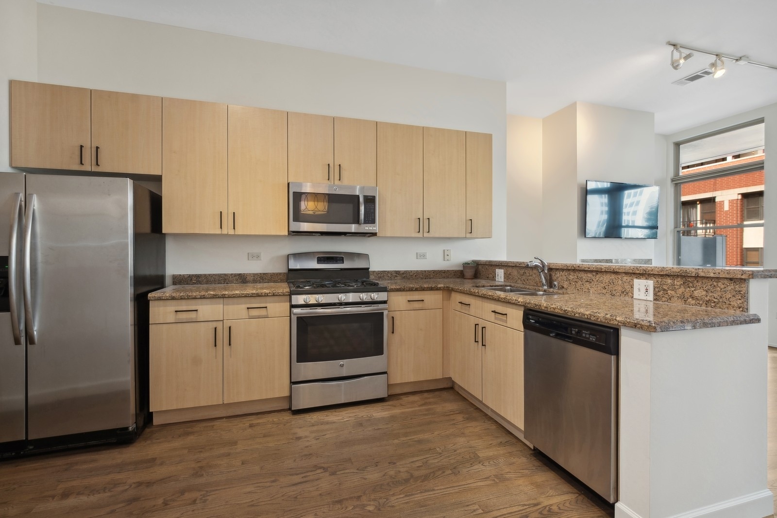 324 N Jefferson Street Unit: 206