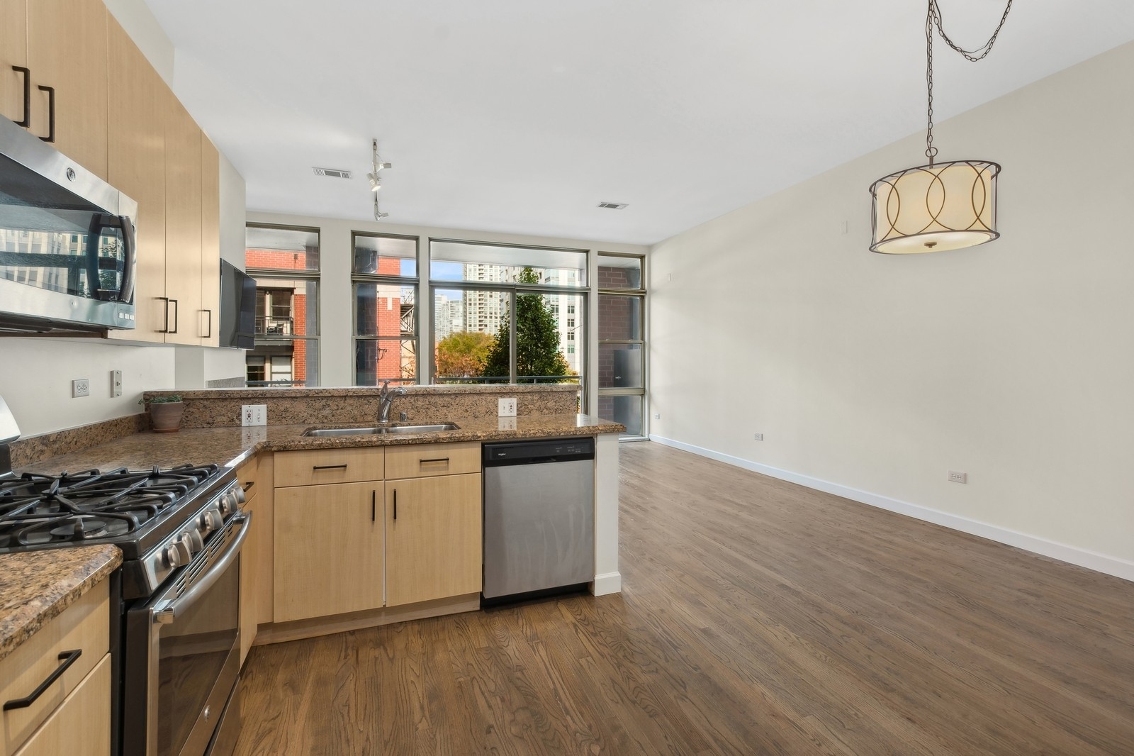 324 N Jefferson Street Unit: 206