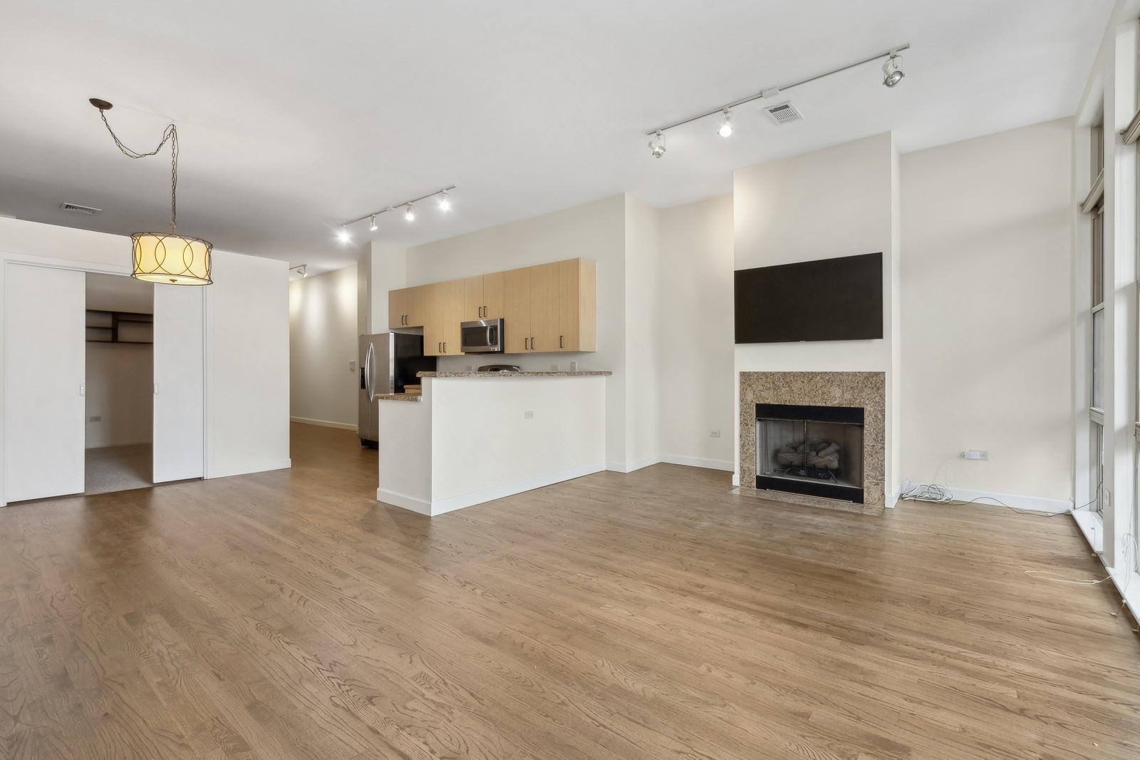 324 N Jefferson Street Unit: 206