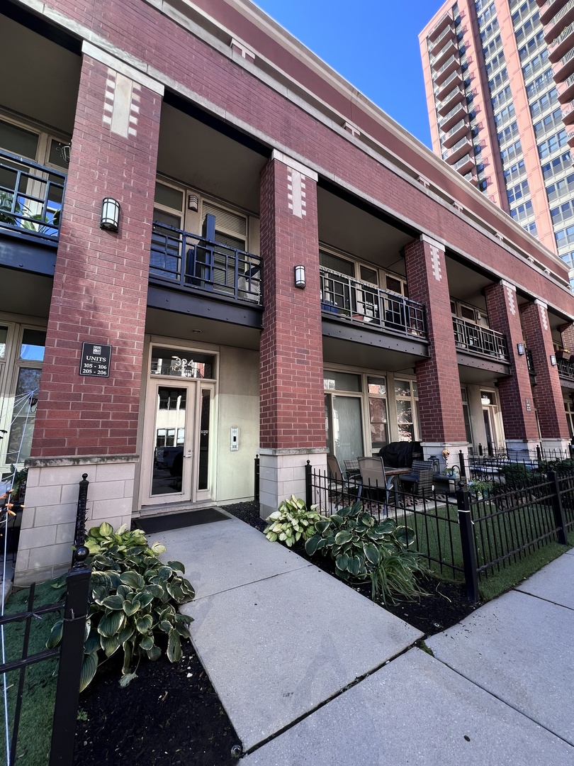 324 N Jefferson Street Unit: 206