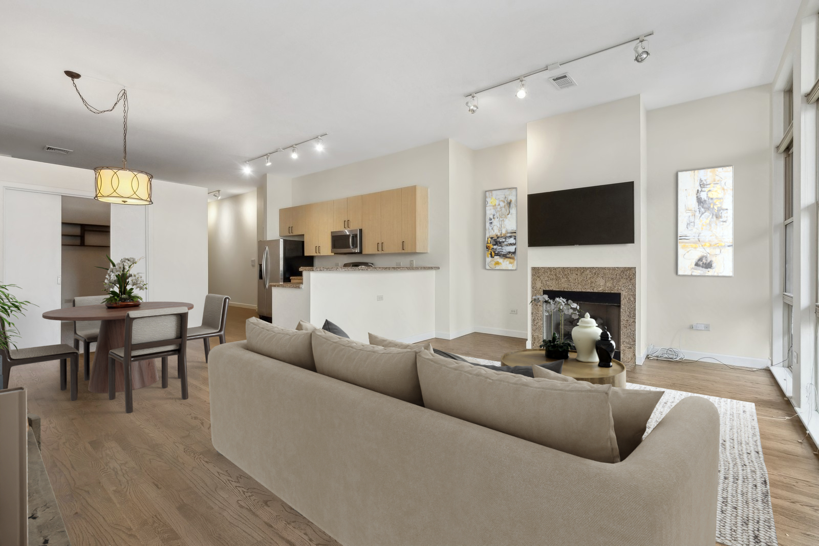 324 N Jefferson Street Unit: 206