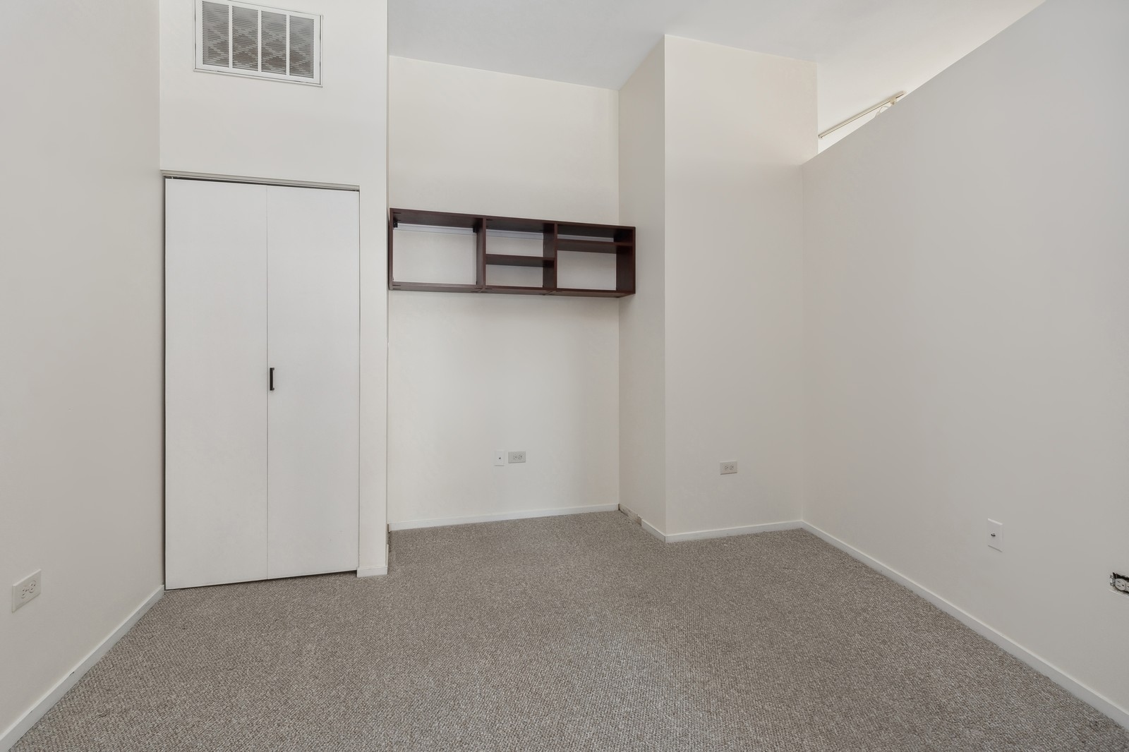 324 N Jefferson Street Unit: 206