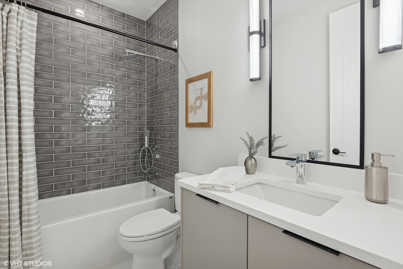 3121 N Clybourn Avenue Unit: 2N