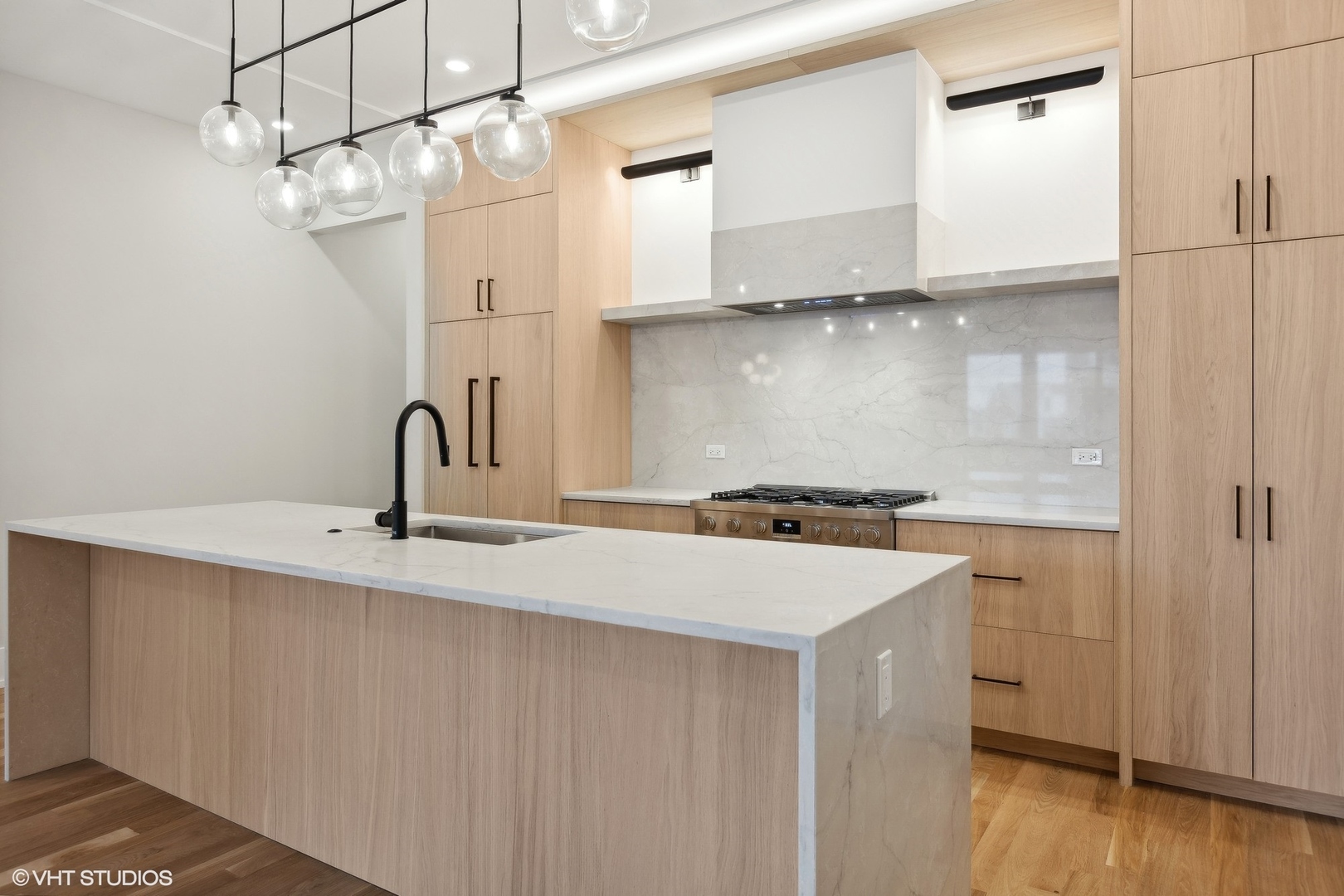 3121 N Clybourn Avenue Unit: 2N