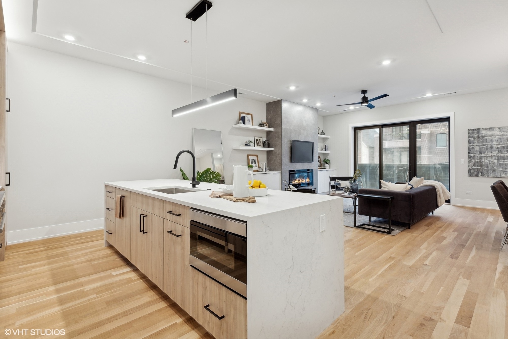 3121 N Clybourn Avenue Unit: 2N