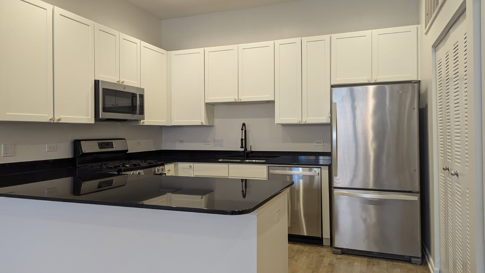 625 W Oak Street Unit: O