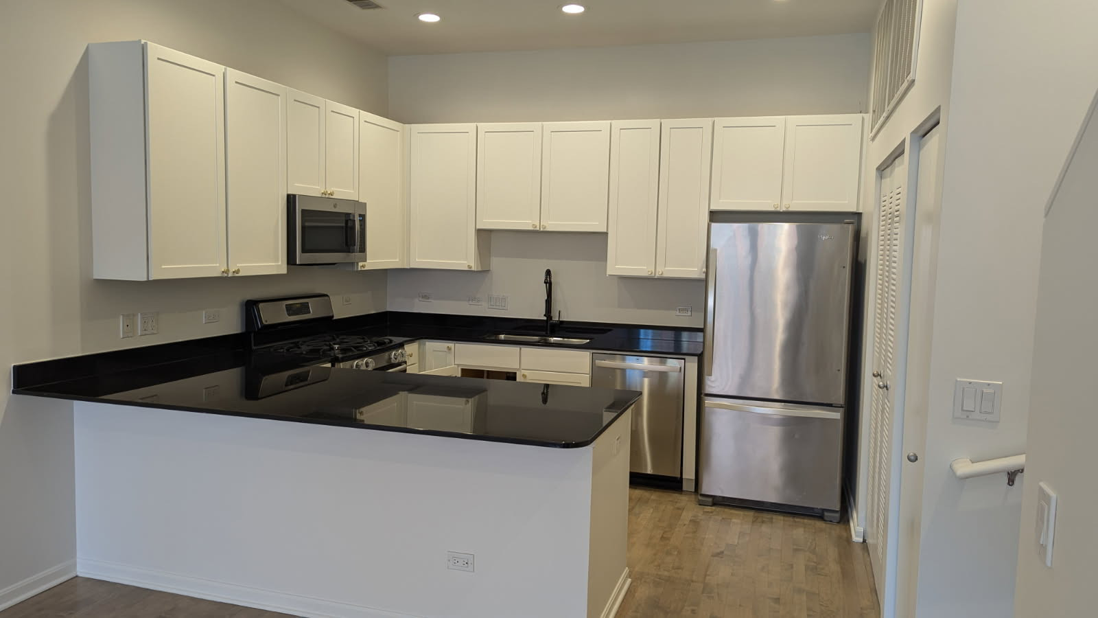 625 W Oak Street Unit: O