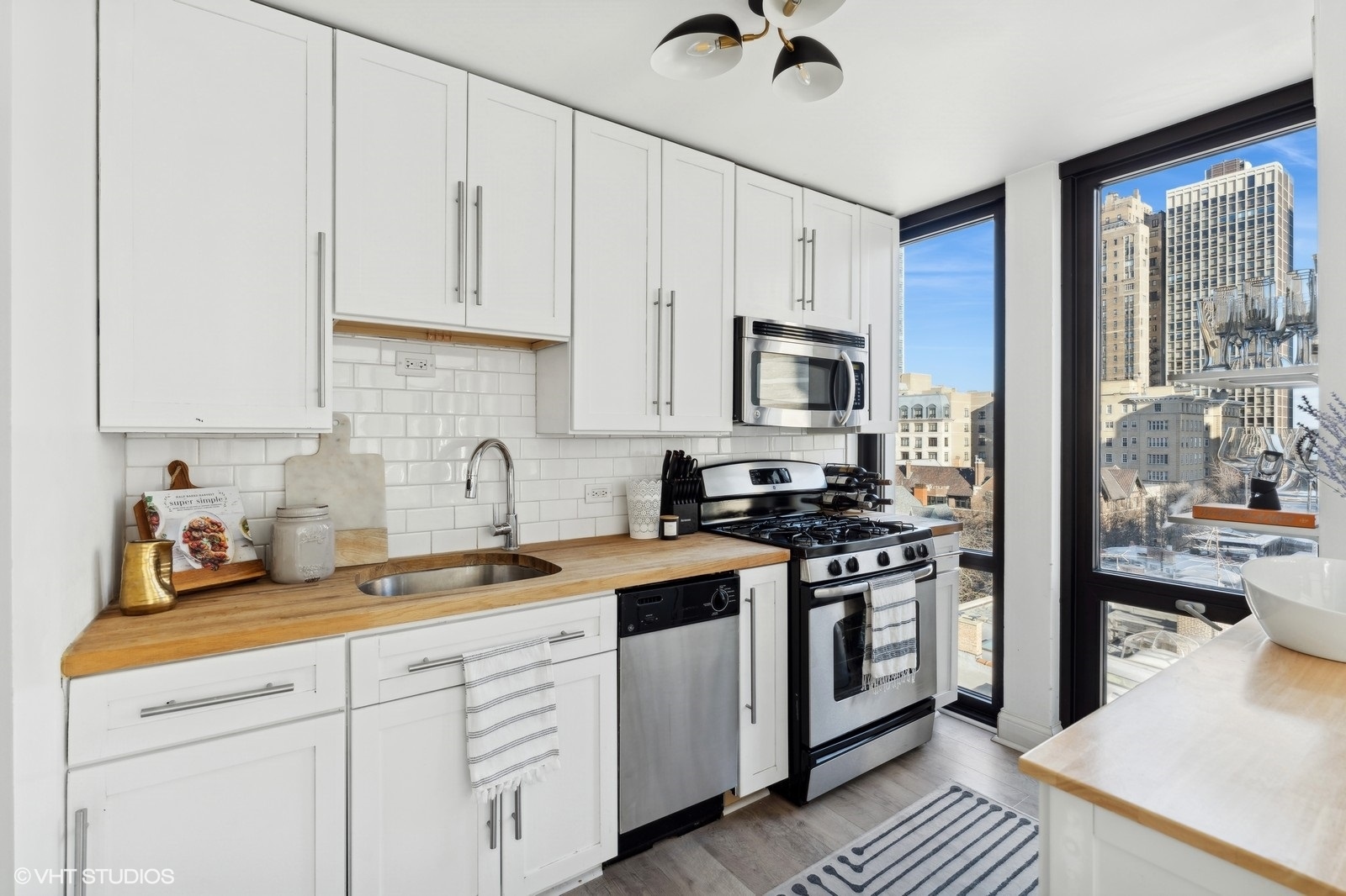1 E Scott Street Unit: 804