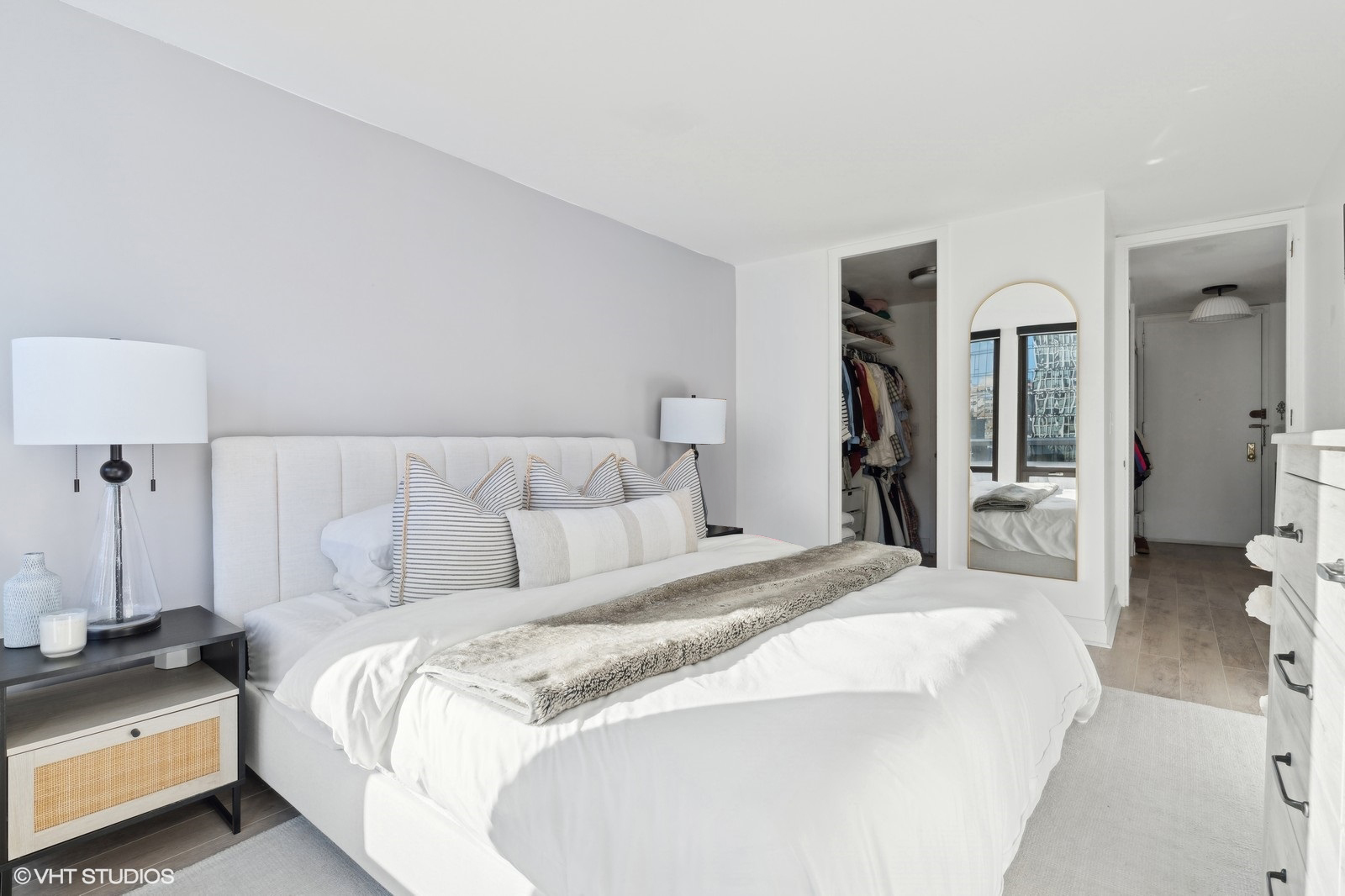 1 E Scott Street Unit: 804