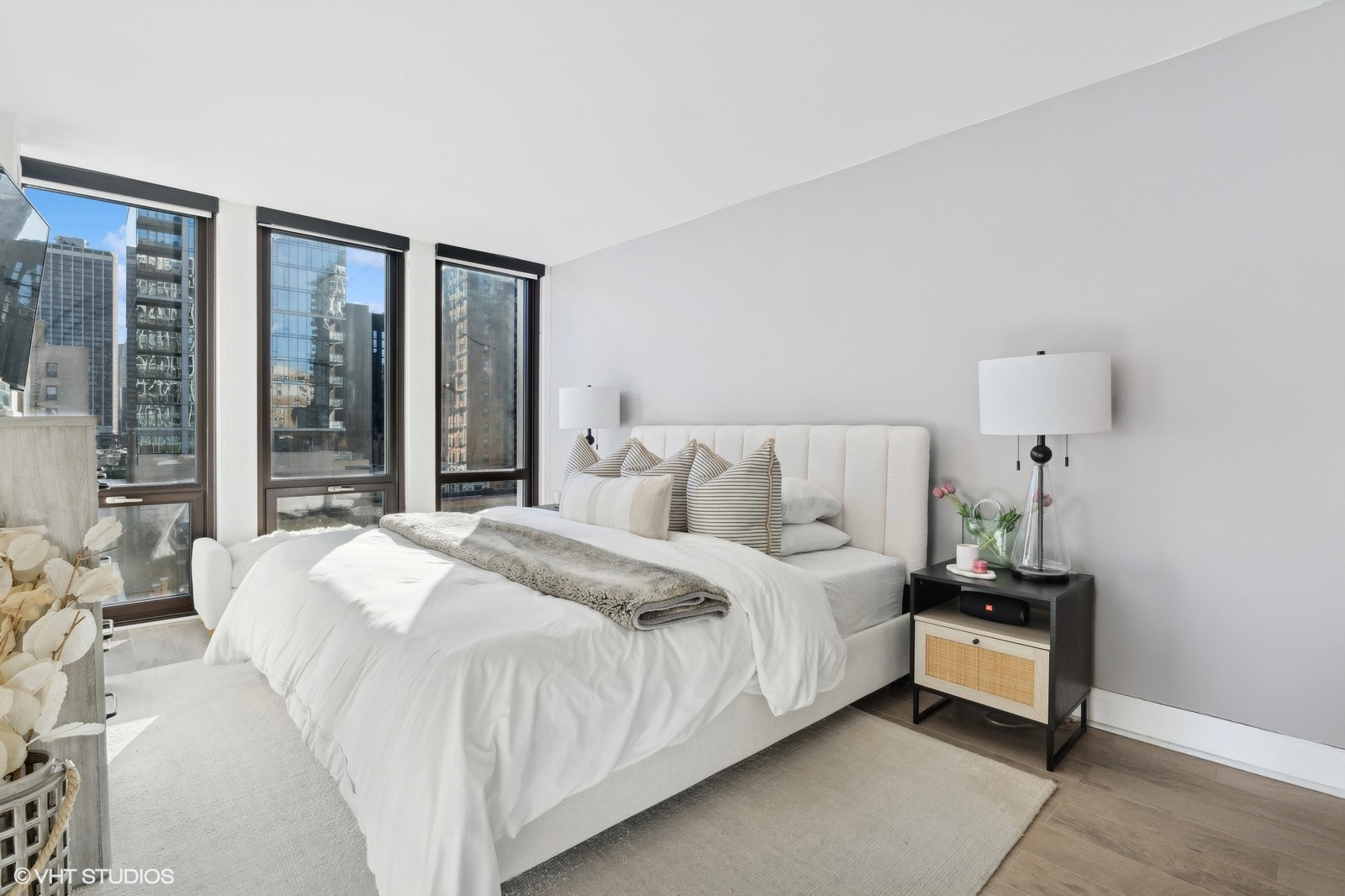 1 E Scott Street Unit: 804