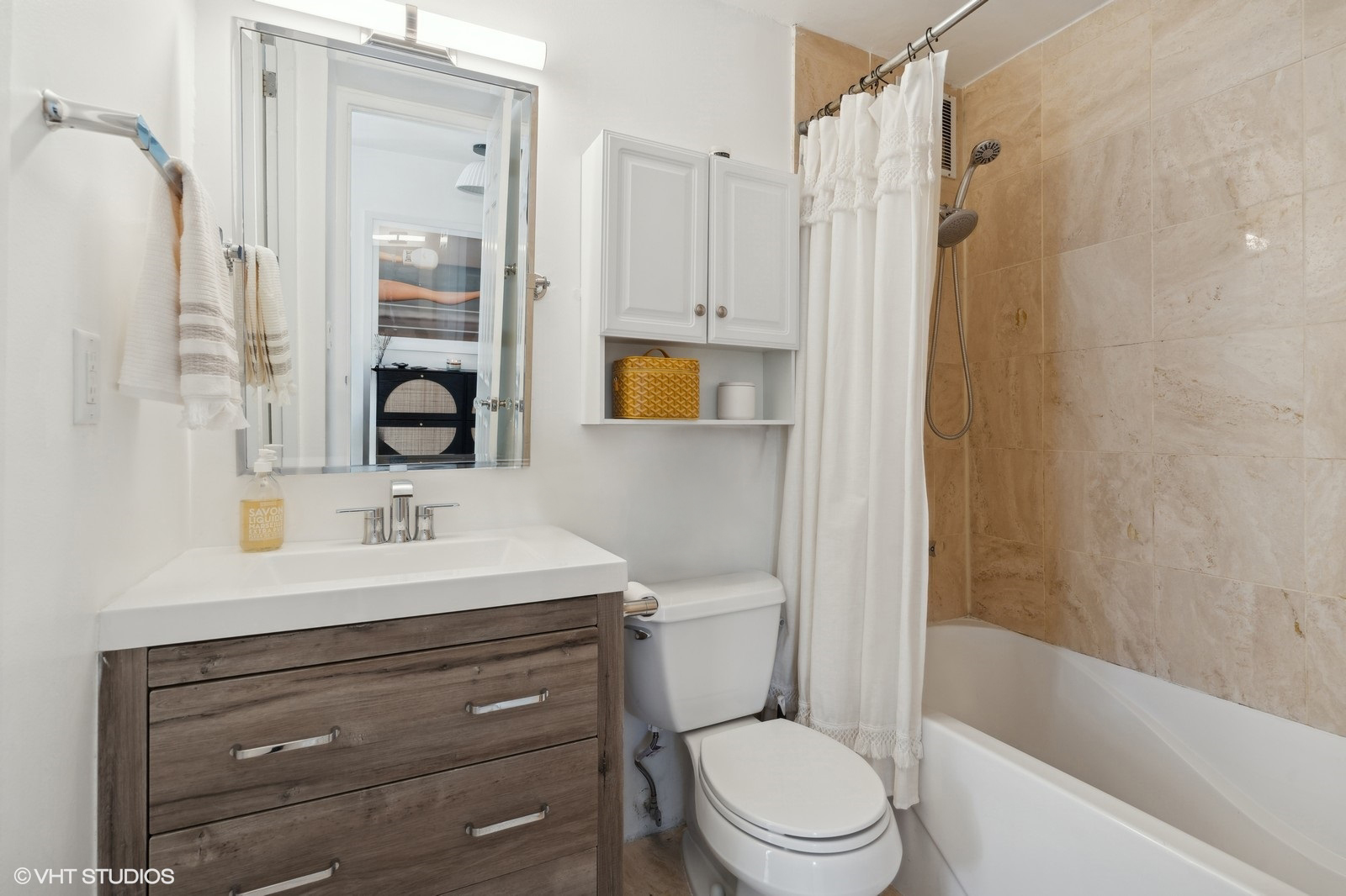 1 E Scott Street Unit: 804