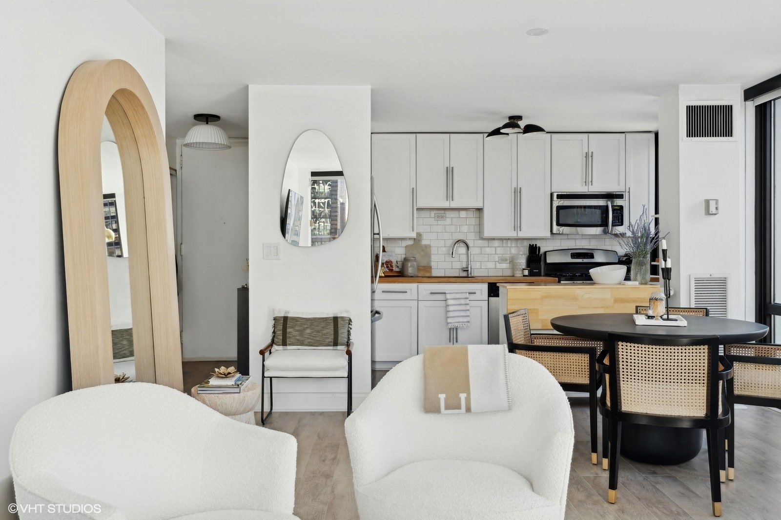 1 E Scott Street Unit: 804