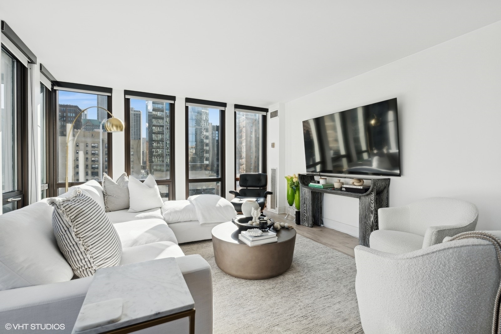 1 E Scott Street Unit: 804