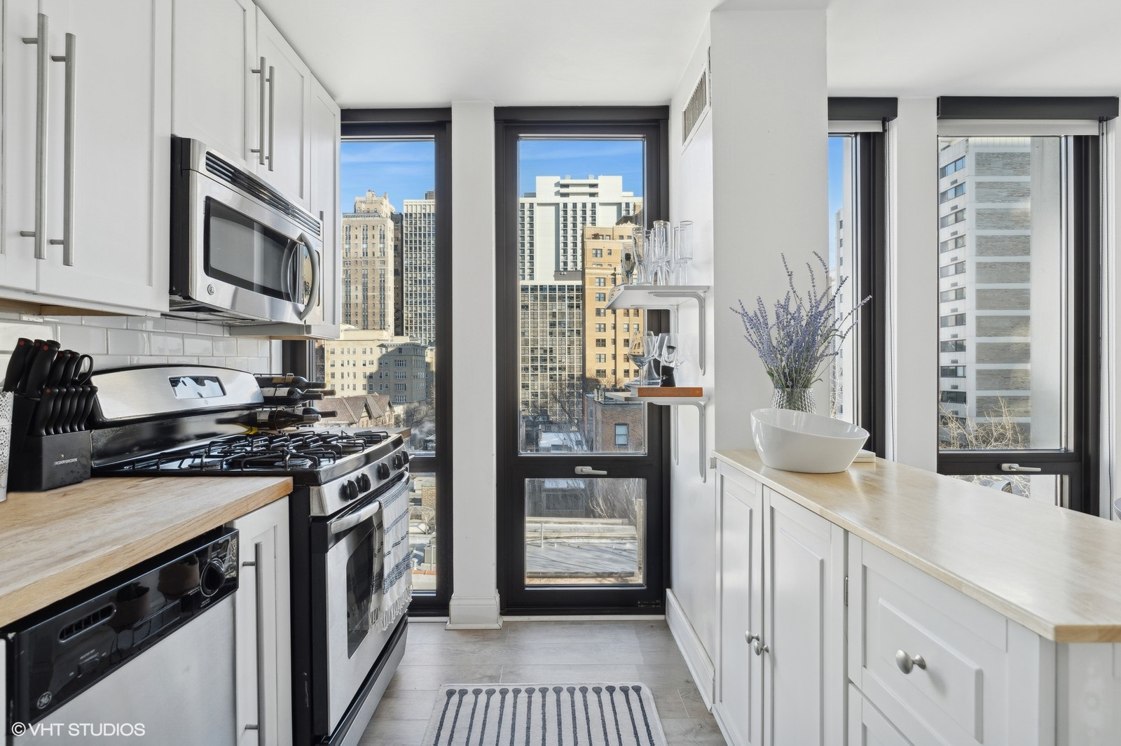 1 E Scott Street Unit: 804