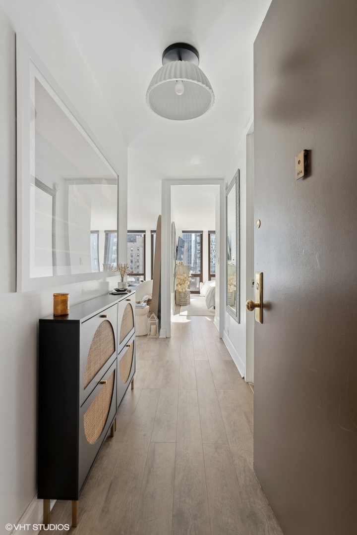 1 E Scott Street Unit: 804