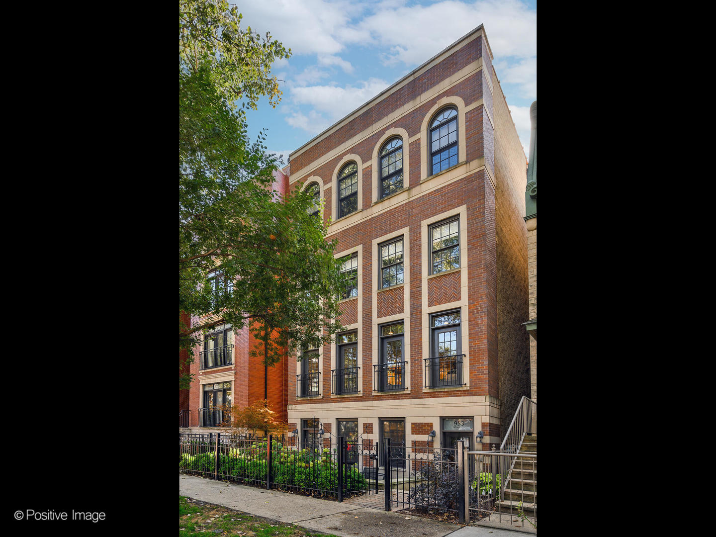 953 W Montana Street Unit: 2