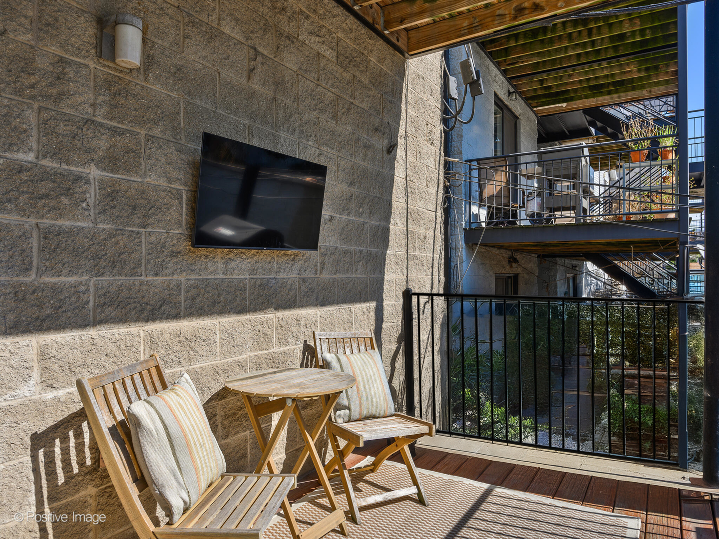 953 W Montana Street Unit: 2