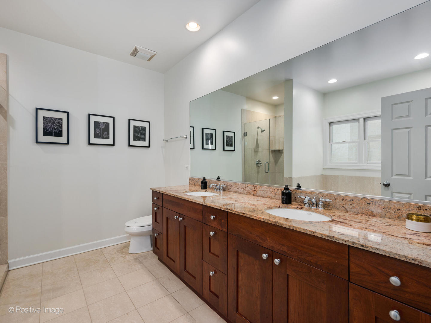 953 W Montana Street Unit: 2