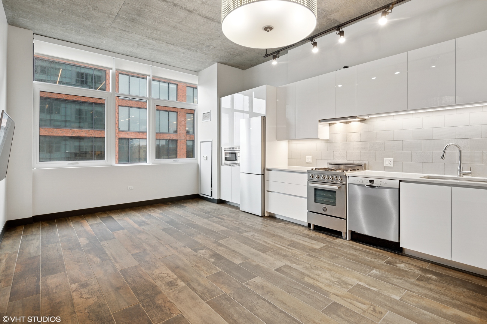 171 N Aberdeen Street Unit: 1005