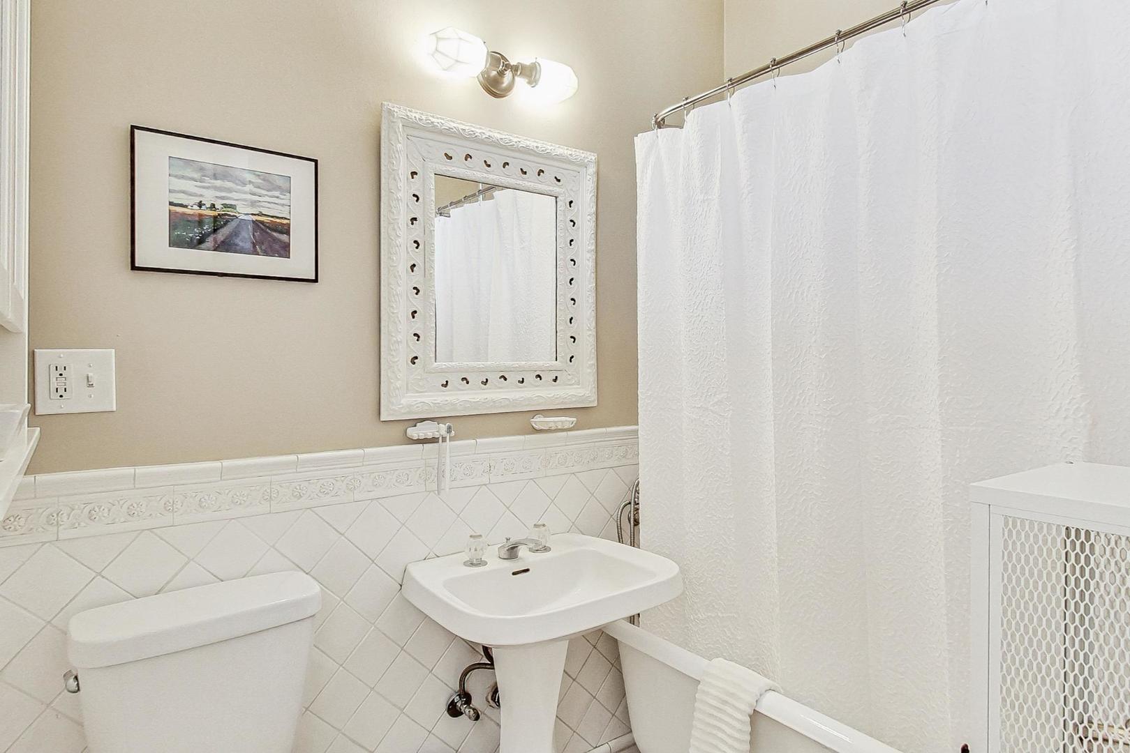 820 W Webster Avenue Unit: 3W