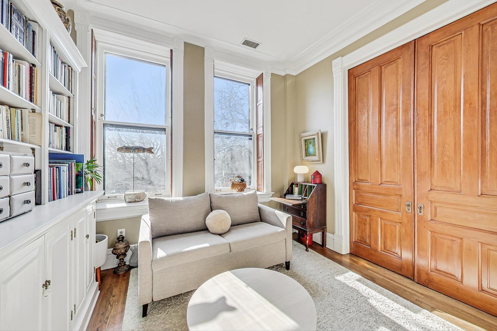 820 W Webster Avenue Unit: 3W