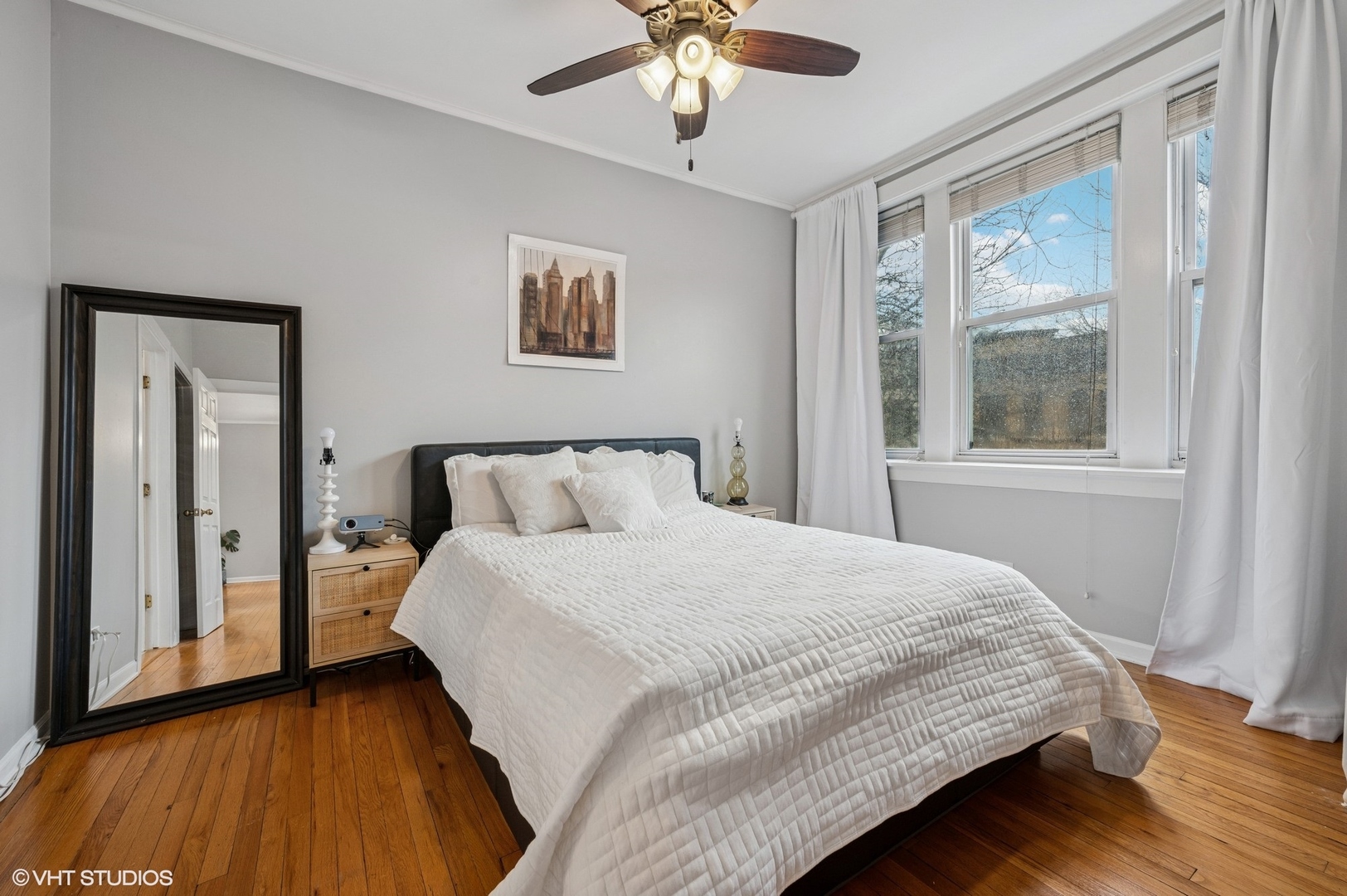 715 W BARRY Avenue Unit: 3A